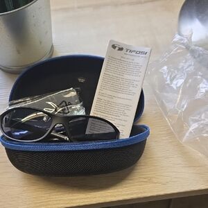 Tifosi Black Sunglasses with Case NWOT